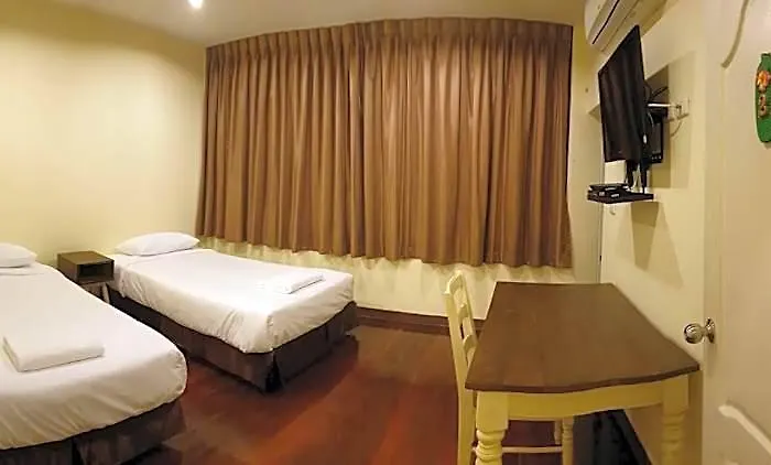 Papermoon Hotel 2*