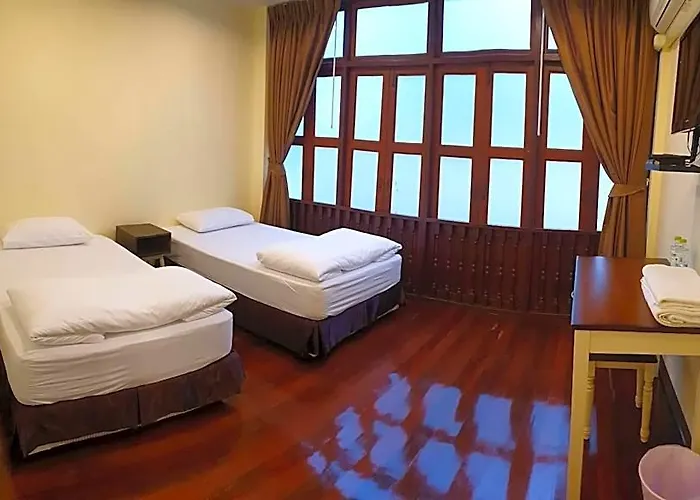 Papermoon Hotel 2*